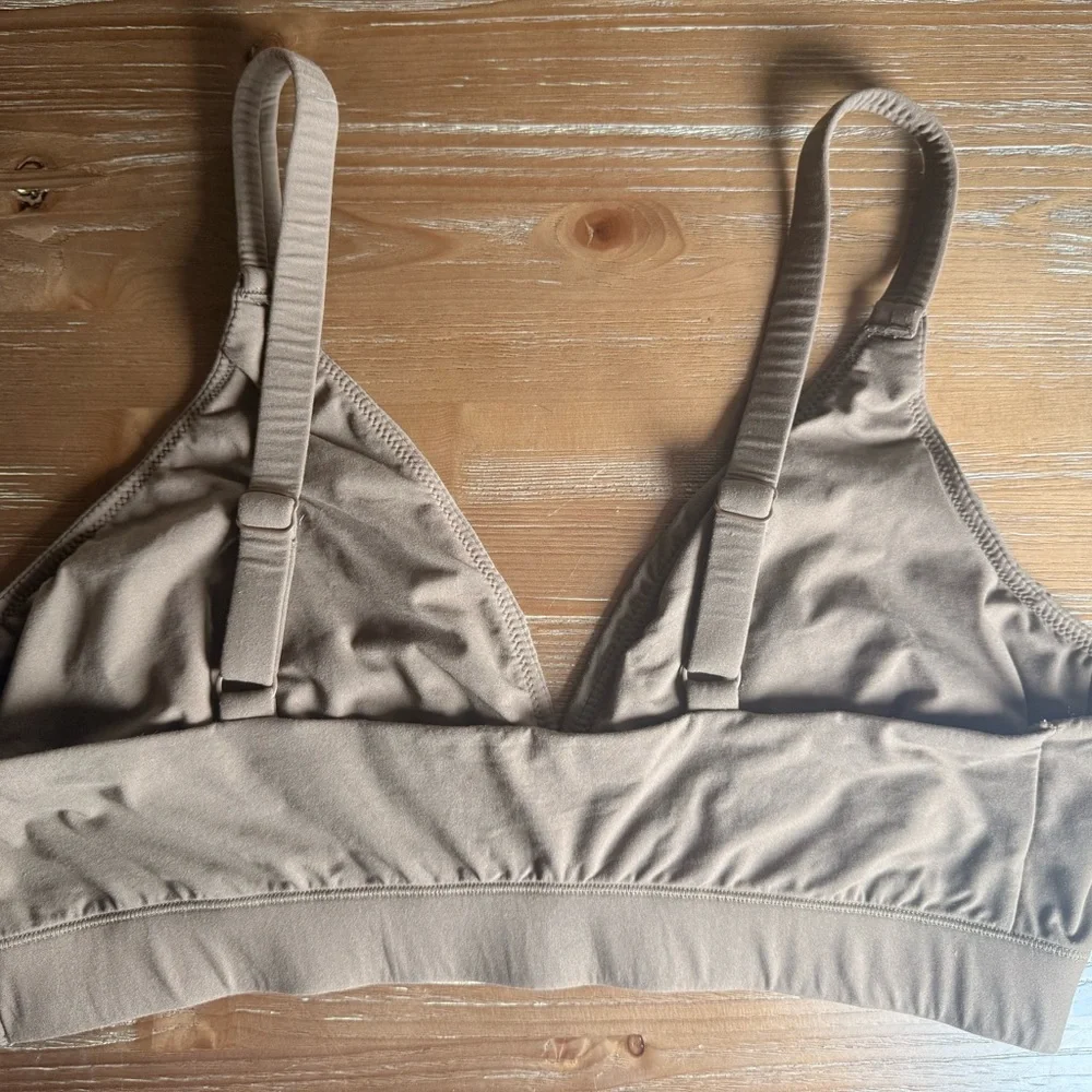 SKIMS Brown Triangle Soft-Cup Bra - Picture 6 of 7